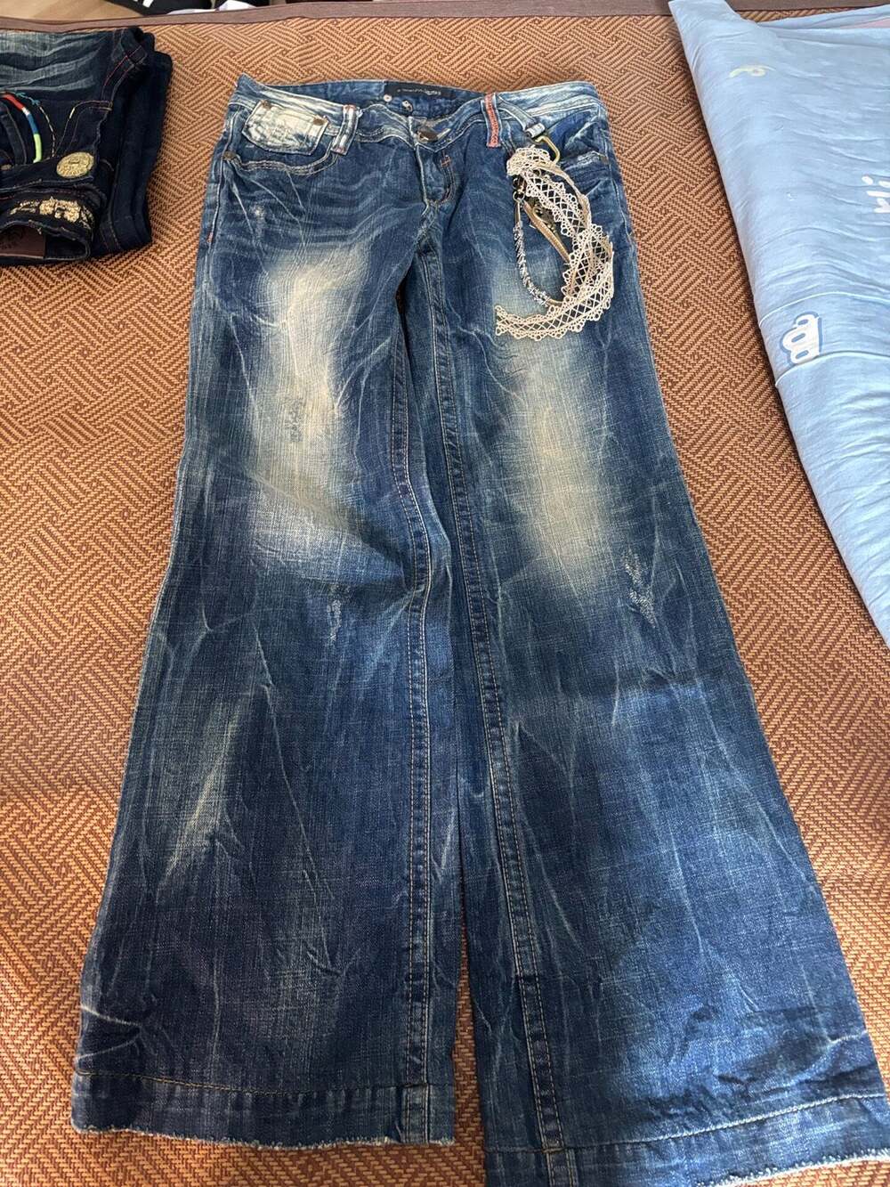 Japanese Brand Vintage Wash Embroidered Lowrise Bootcut Denim Jeans size 32 Blue